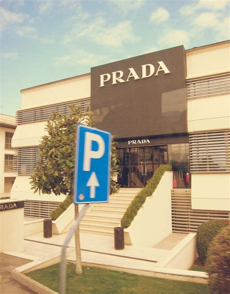 prada outlet florence italy